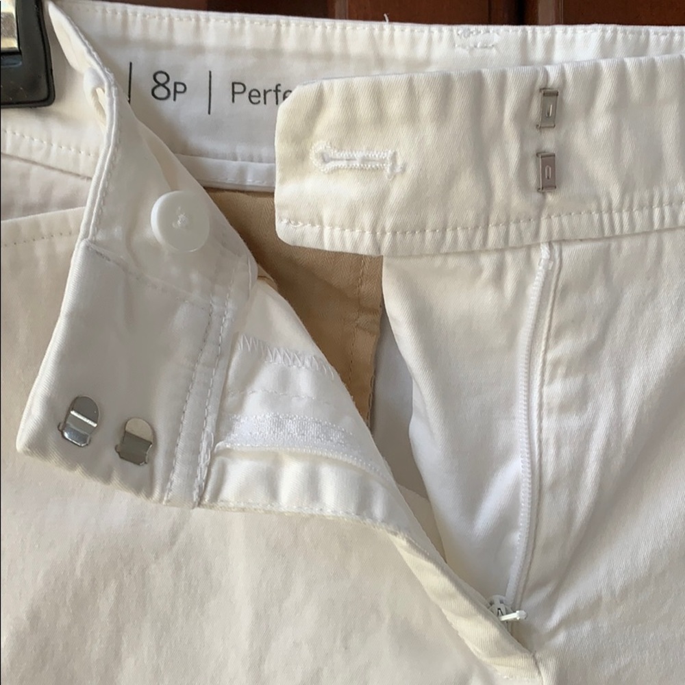 Talbots white petite Perfect Short 9” - Picture 4 of 6